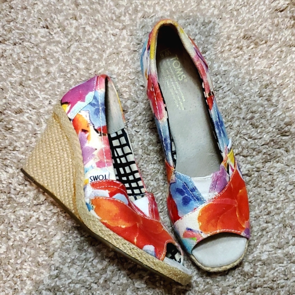 TOMS Floral Wedge Shoe Women's 6